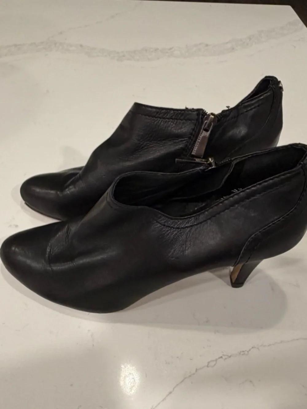 Vince Camuto Black Leather Side Zip Ankle Booties Heels Size 9M